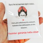 20 Adet Kadınlar Günü Kuşe Kartlı İnci Küpe - Kadınlar Günü Hediye - Kişisel Yazı Eklenir.