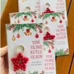 5 Adet Yeni Yılınız Kutlu Olsun Kartlı Hediyelik Anahtarlık - Ahşap Kırmızı - Yılbaşı Hediyesi